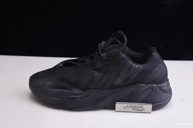 hype 700 FV4440 Black MNVN Adidas Triple Yeezy Boost 0602